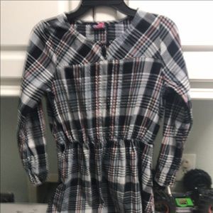 This is a black, white, and pick kids dress